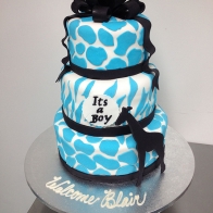 blue-giraffe-babyshower-cake