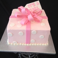 pink-box-babyshower-cake